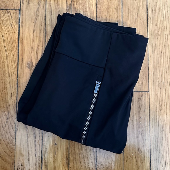 [SOLD] like new  Black - Athleta Headlands Hybrid Tights - Women's - Picture 11 of 11